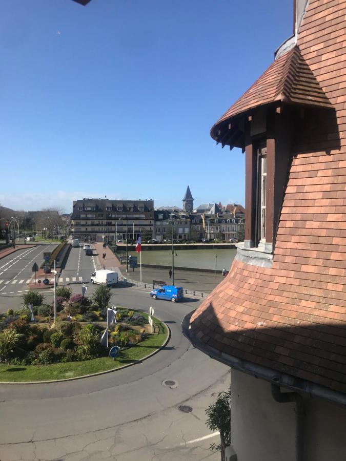 Hotel L'Estran Трувиль-сюр-Мер Экстерьер фото